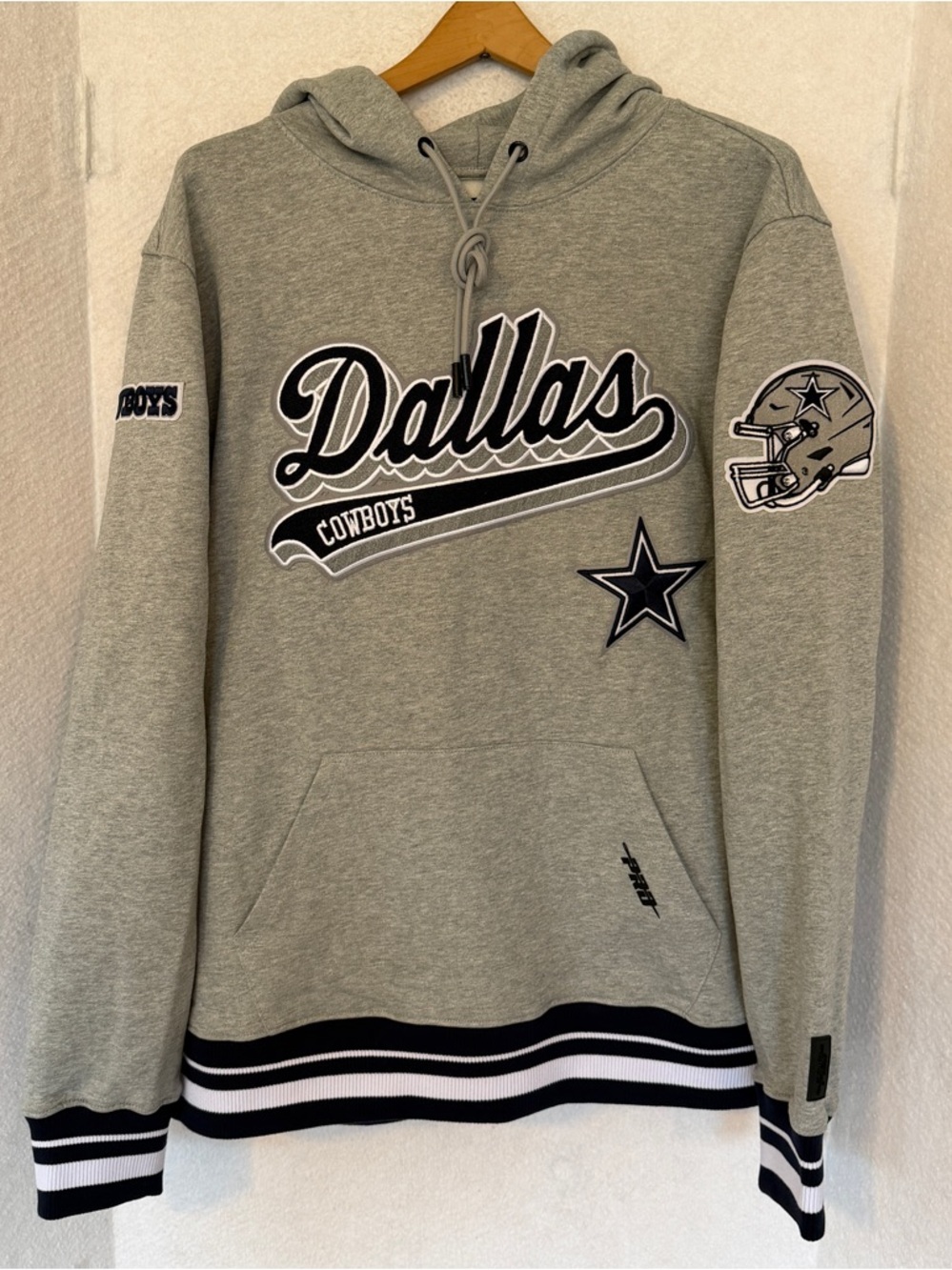 Men's NFL Pro Standard Dallas Cowboys Script Tail Rib Fleece Pullover Hoodie XL